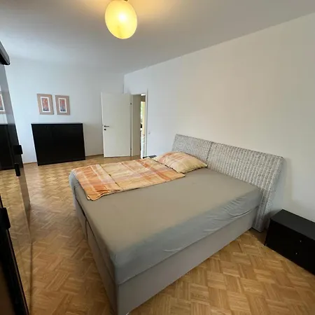 Helle In Gruener Lage - Naehe Zentrum Апартаменты